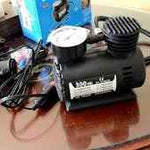 Compresor de Aire 300 PSI Portátil - Inflador de Llantas 12V/USB-C con Carga Rápida, para Autos, Motos, Bicicletas, Pelotas